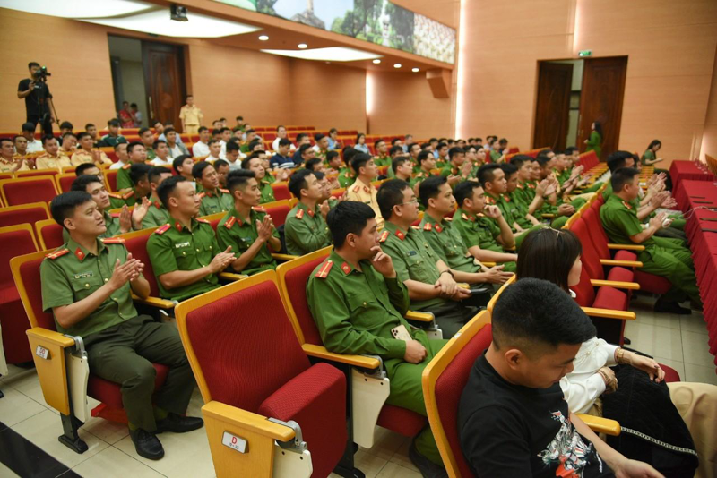 công an hà nội thế giới đồng hồ phối tài trợ