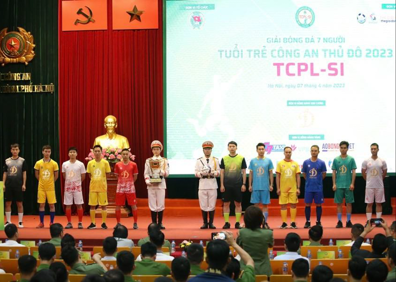 tặng hoa công an hà nội thế giới đồng hồ phối hợp tổ chức